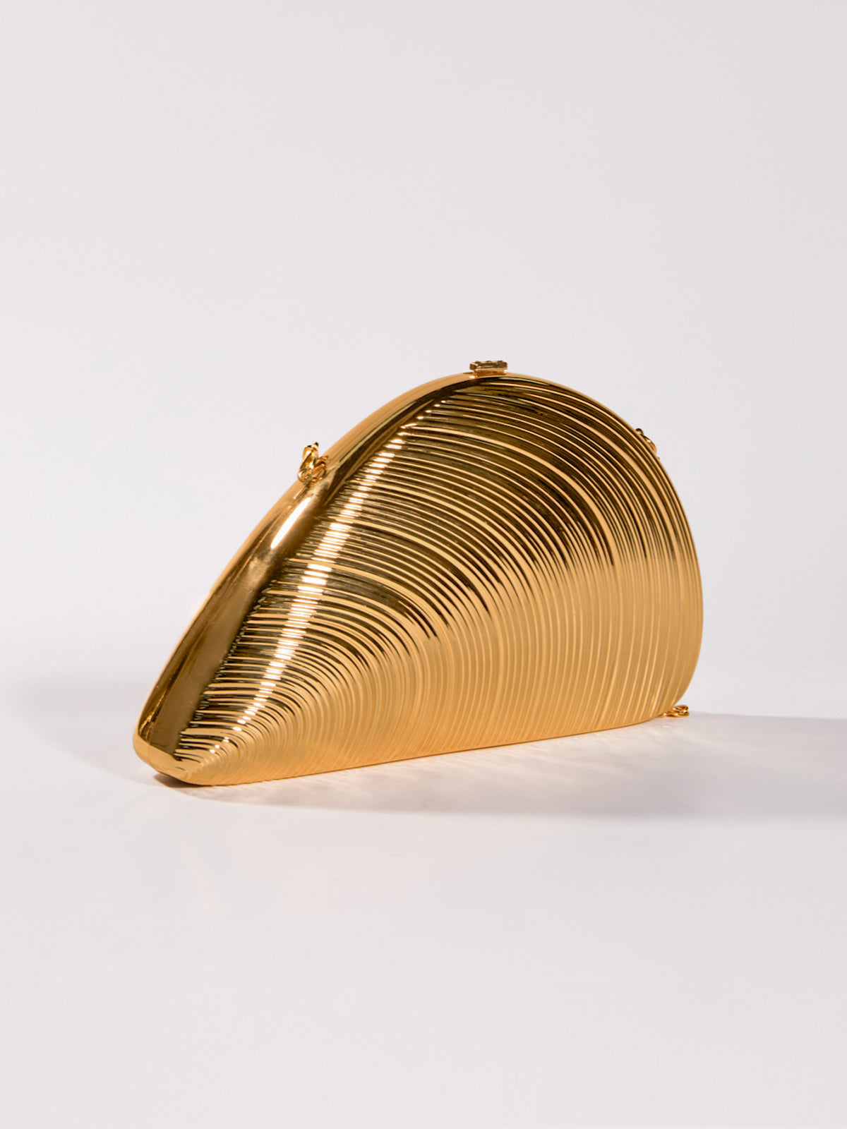 Maija Seashell Convertible Clutch In Gold 