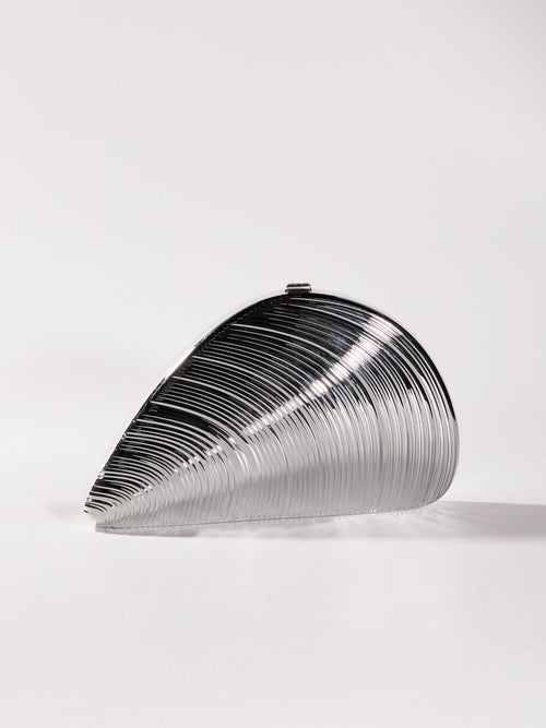 Maika Seashell Convertible Clutch In Silver 